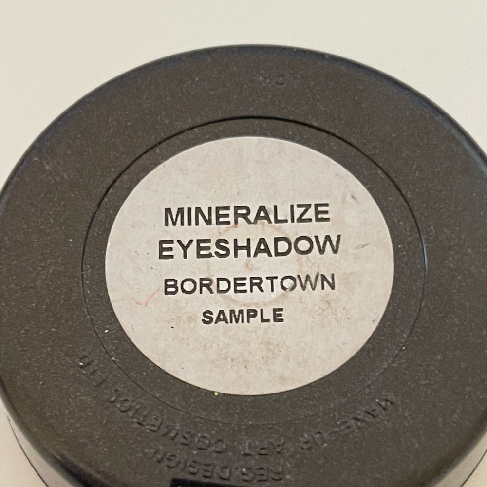 RARE 2010 MAC Rodarte Bordertown Eyeshadow | Discontinued Collector Item - Picture 3 of 3